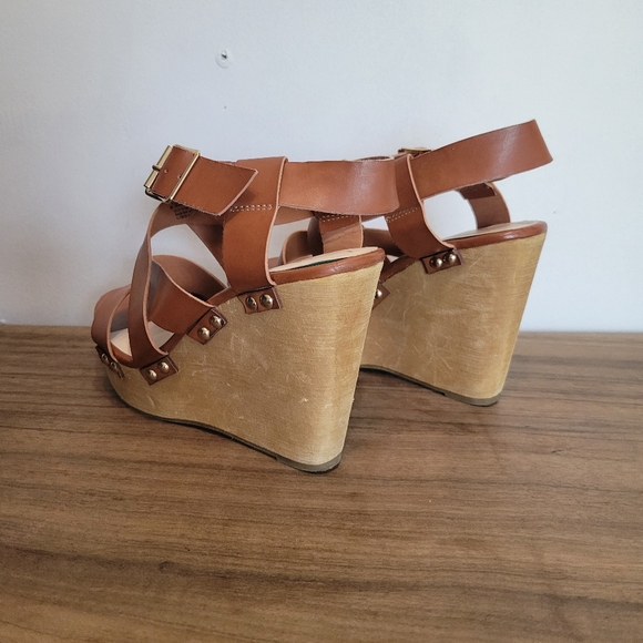 Fergalicious 8.5 brown wedges - Picture 6 of 10